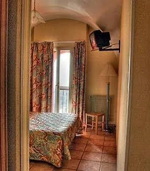 Hotel Mandarina Grasse 2*,